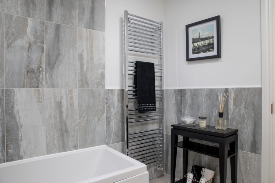 Lochter Bathroom 02